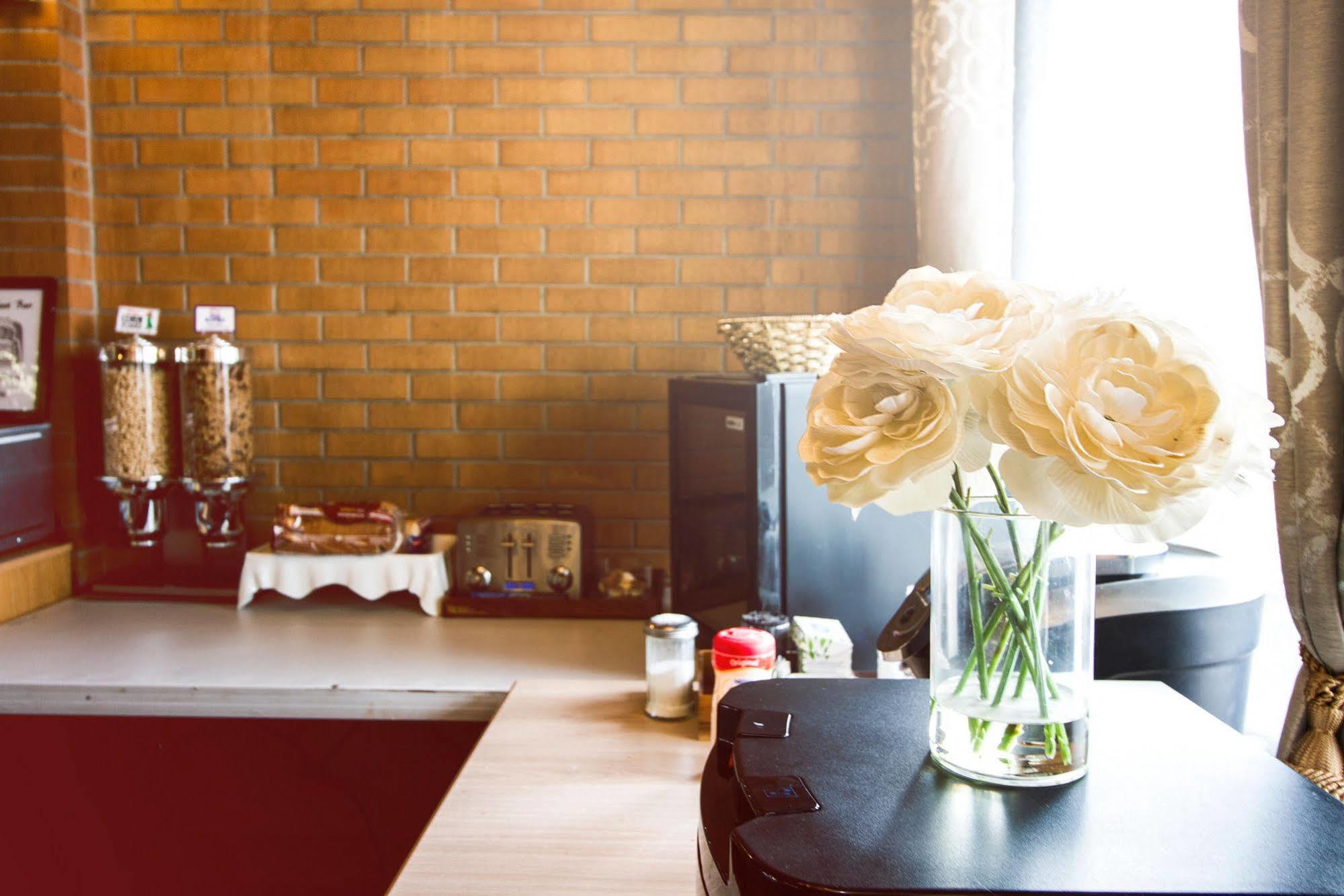 Lagana Hotel Lanigan Екстер'єр фото